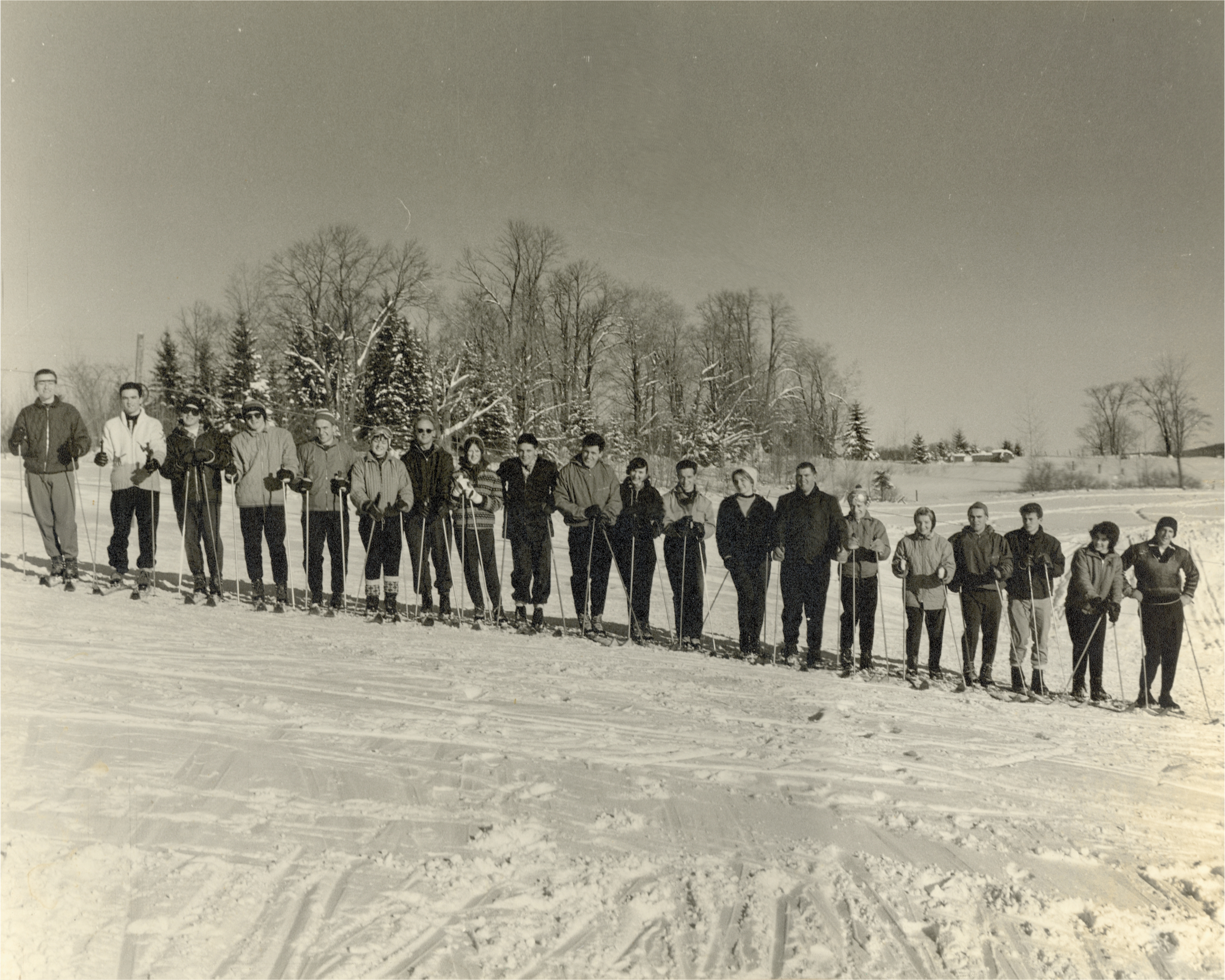 Sommets Saint Sauveur A Propos About Us Vintage Noir Blanc2