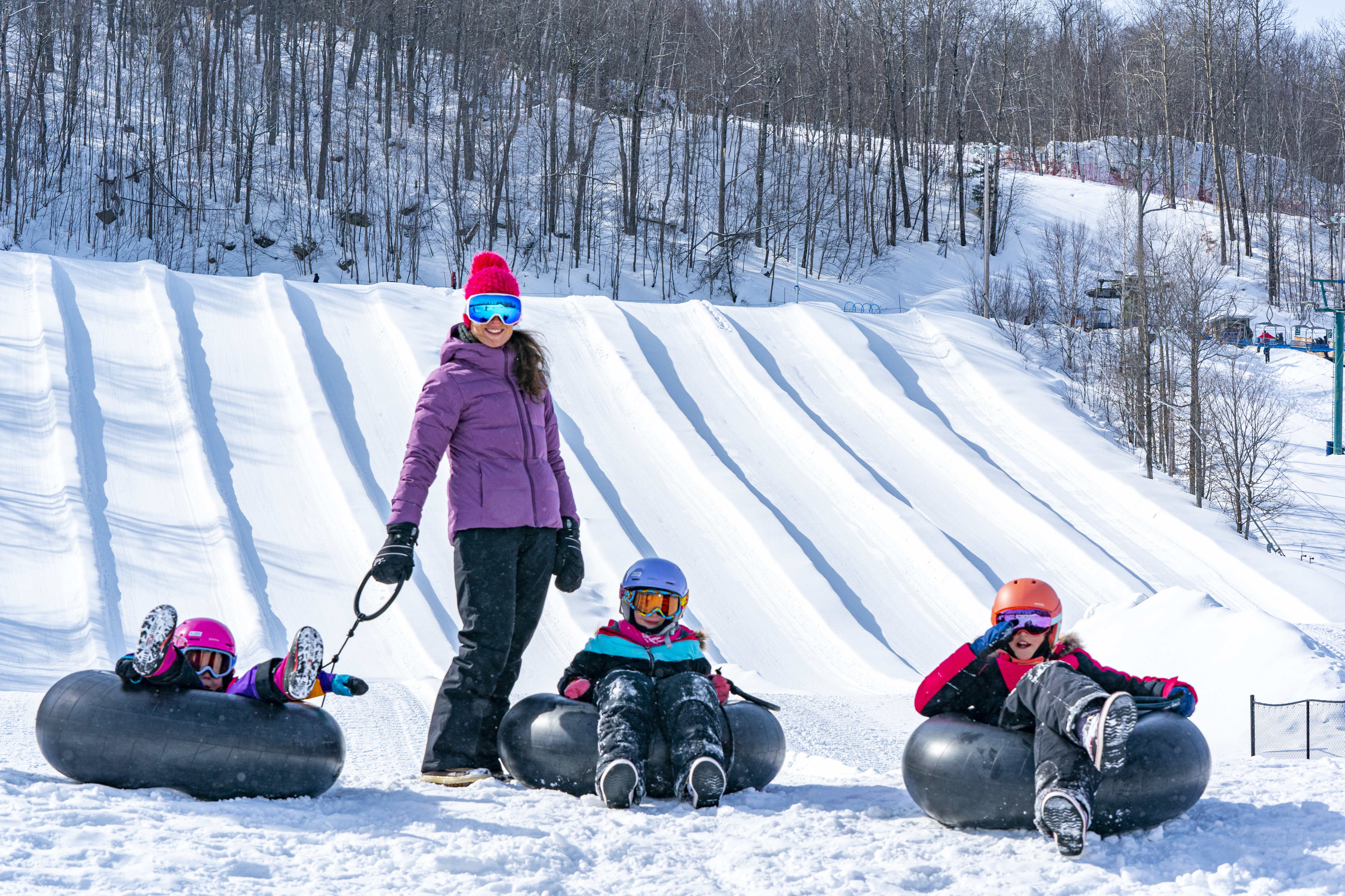 Versant Avila Glissade Tube Famille Enfants Sourire