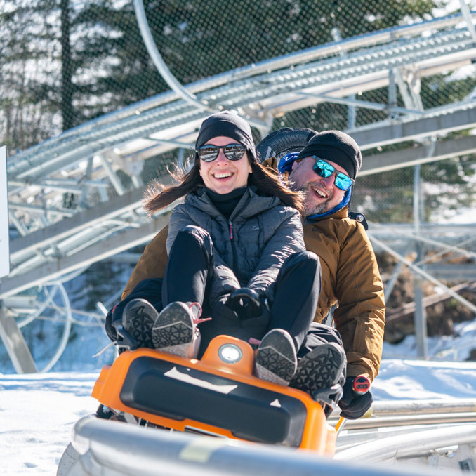 Sommet Saint Sauveur Parc Fun Viking Hiver Attraction Couple Sortie
