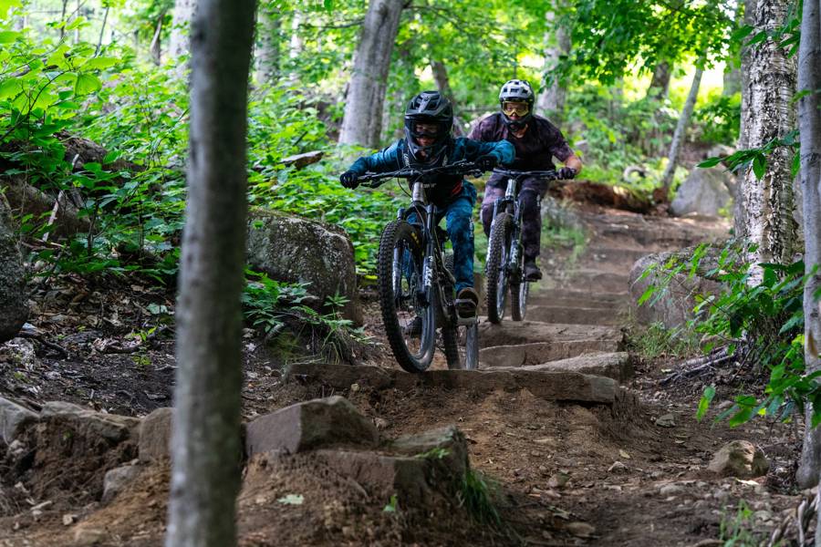 Sommet Saint Sauveur Versant Avila Velo Jeune Jour Montagne Deux