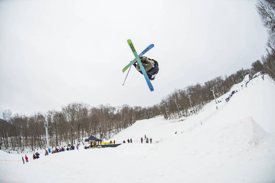 Versant Avila Snoprk Saut Acrobatie Skieur