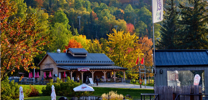 Sommet Saint Sauveur Bar Restaurant Queue Castor Automne Couleurs Dessert