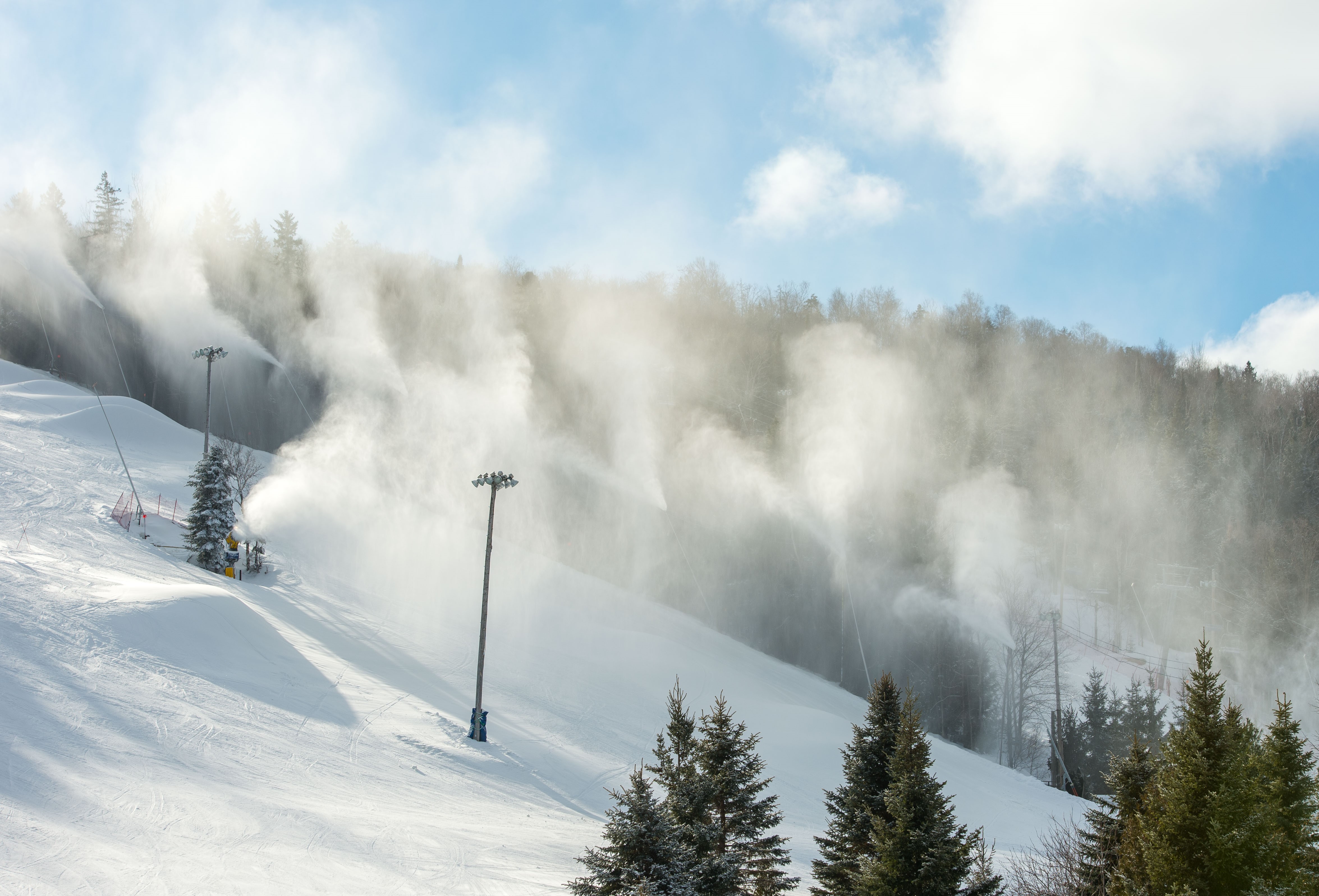 Sommet Saint Sauveur Piste Neige Canon Hiver