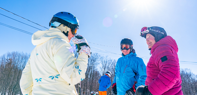 Sommet Saint Sauveur Ski Sourire Adulte Soleil Groupe