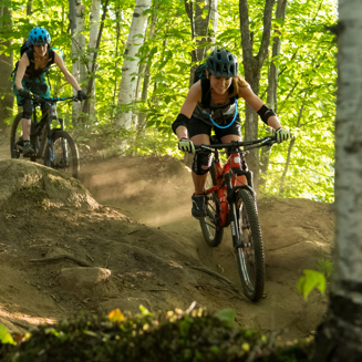 Sommets Morin Heights Parc Velo Montagne Mountain Bike Park Filles