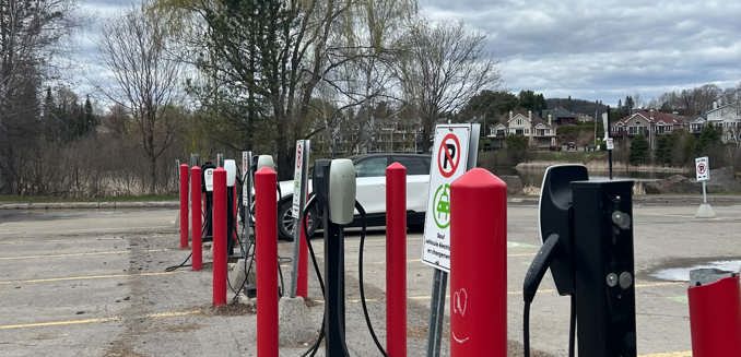 Sommet Saint Sauveur Développement Durable Borne Electrique
