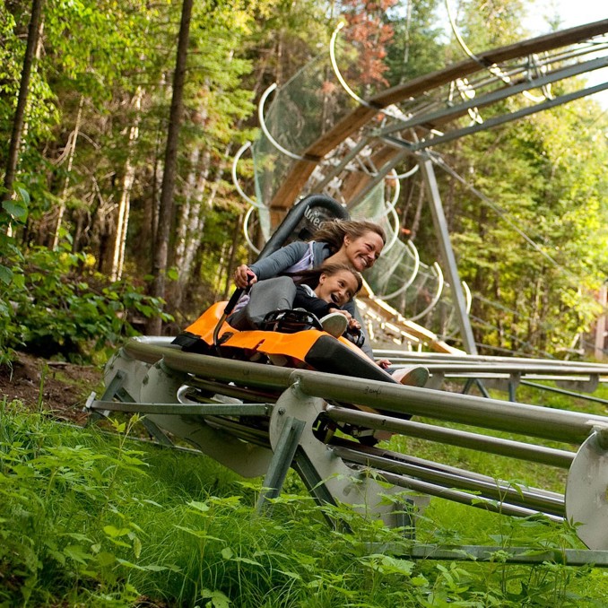 Sommet Saint Sauveur Parc Fun Viking Montagne Russe Mere Fille