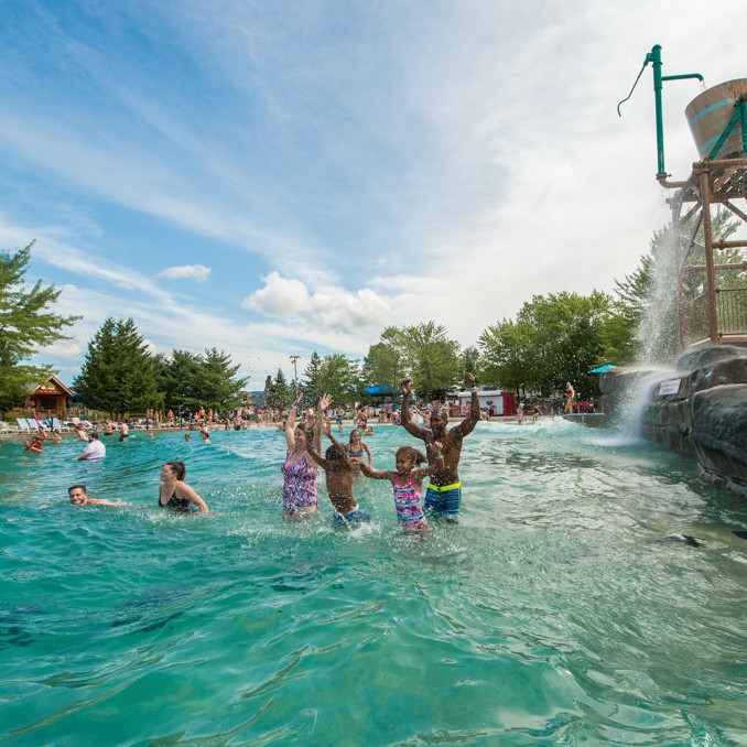 Sommet Saint Sauveur Parc Aquatique Eau Famille Ete Piscine