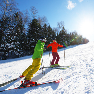 Sommets Saint Sauveur Ski Couple Soleil Journée Piste