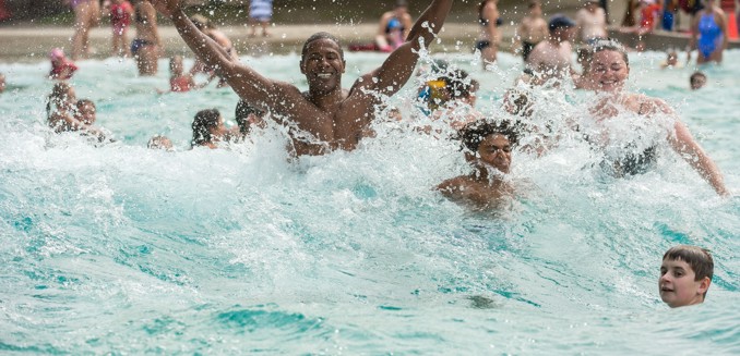 Sommet Saint Sauveur Parc Aquatique Famille Eau Ete Piscine Vague