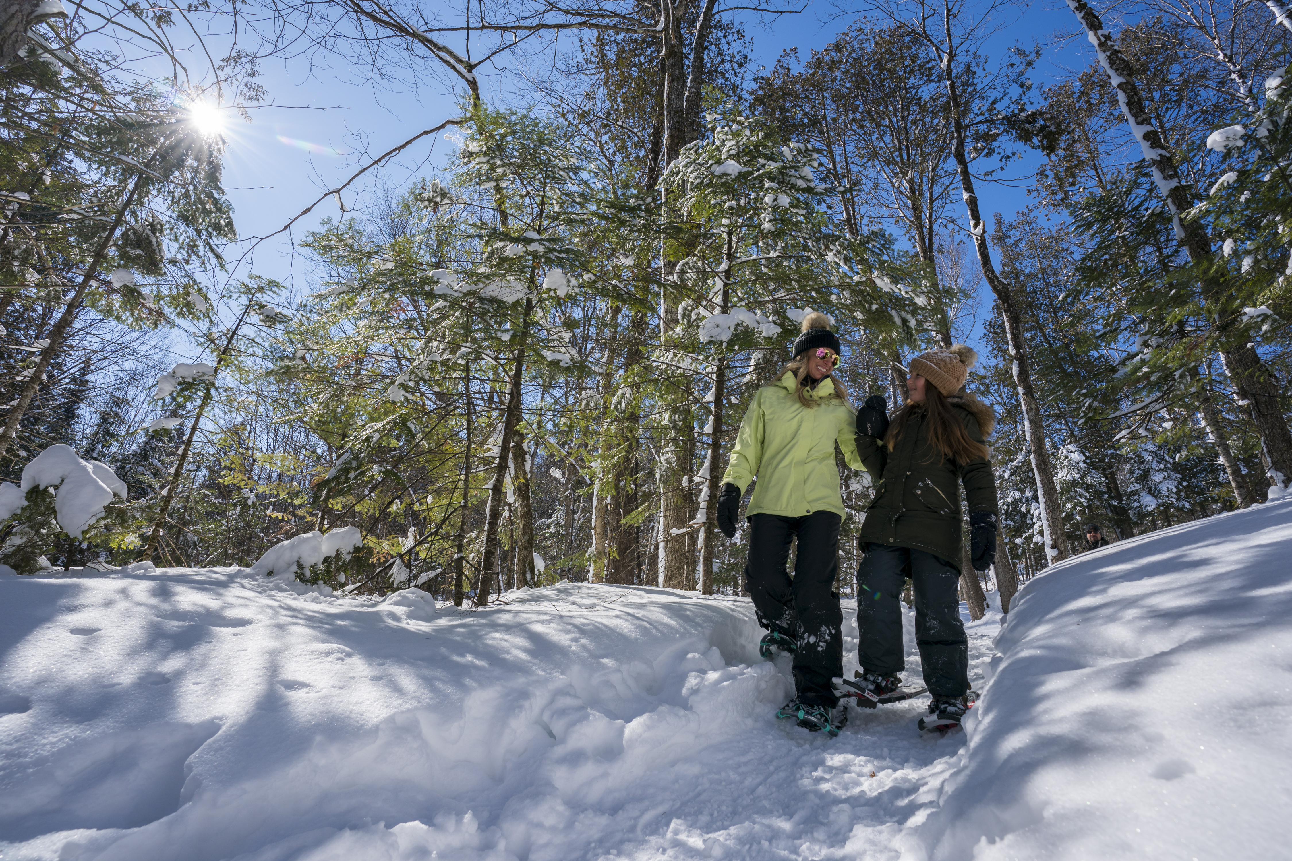Sommet Morin Heights Camping Cabine Hiver Raquette Famille Nature