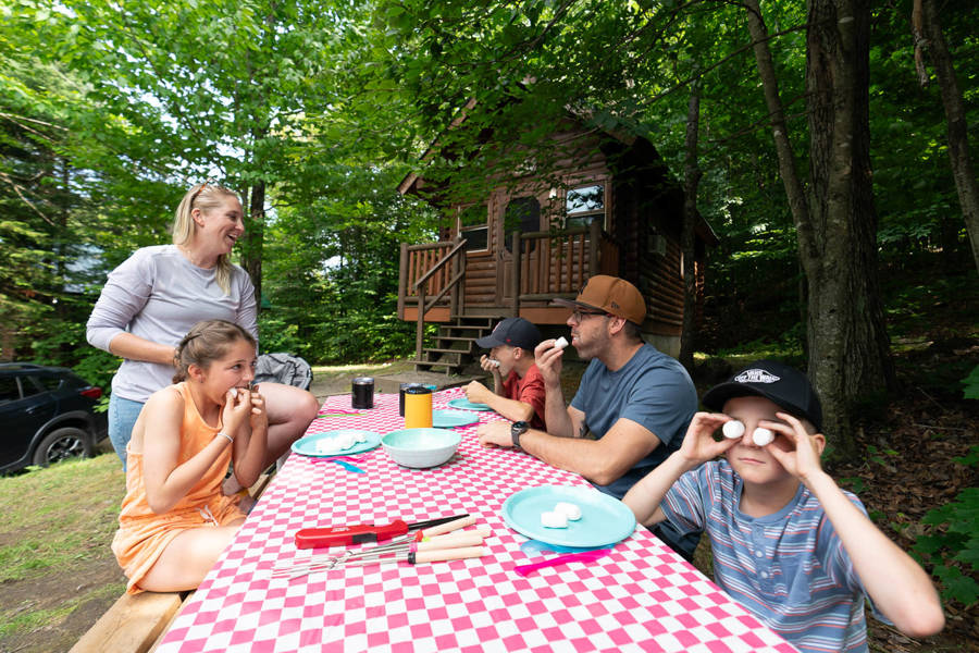 Sommet Morin Heights Camping Chalet Bois Rond Famille Pique Nique