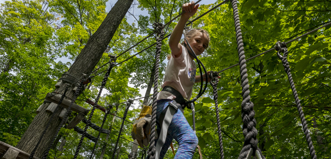 Sommet Morin Heights Acro Nature Pont Wood Log Jeune Fille