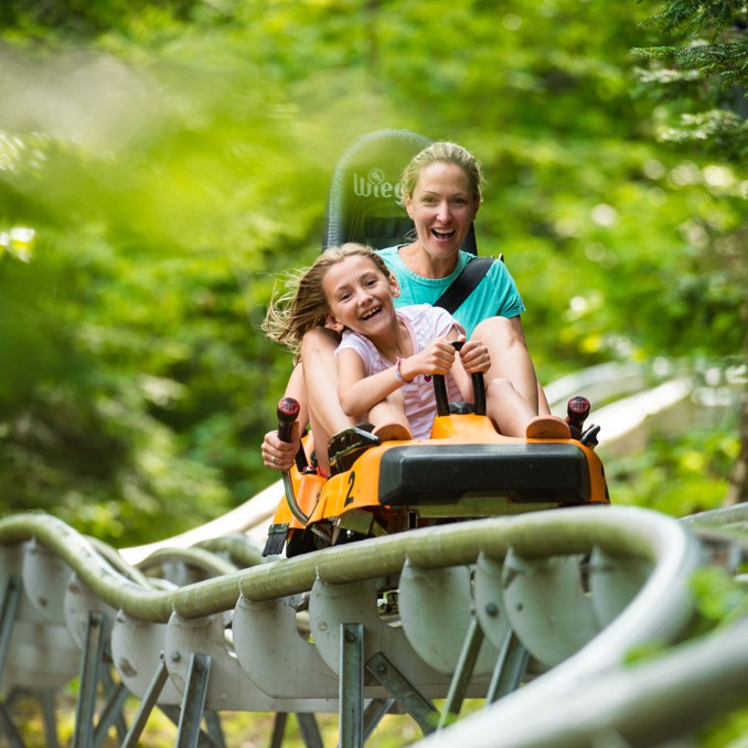 Sommet Saint Sauveur Parc Fun Viking Mere Fille Plaisir