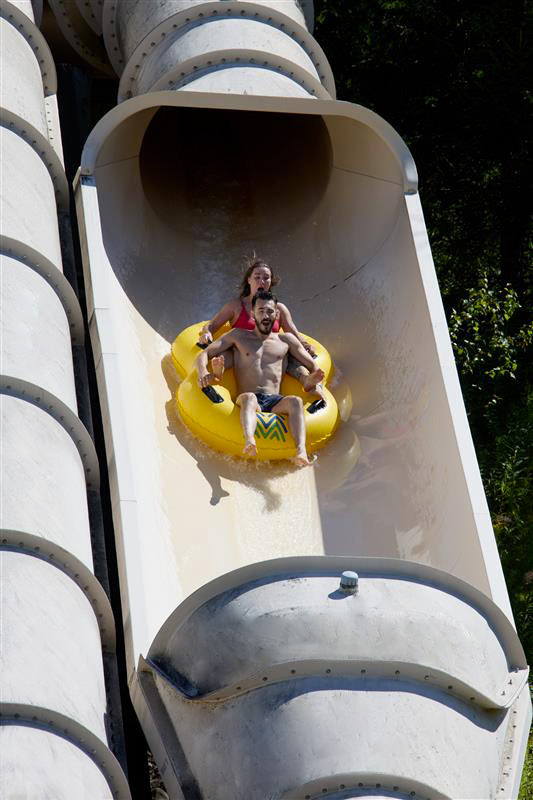 Sommet Saint Sauveur Parc Aquatique Glissade Eau Activté Été Tube Jeunes