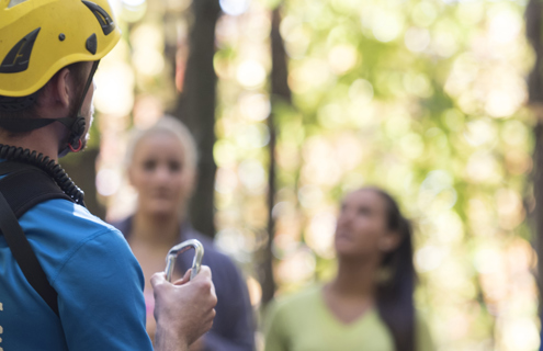 Certificat de qualification de l'Institut national de secourisme du Québec (INSQ) ou une attestation équivalente (un atout) ou Formation secourisme avancée en région éloignée (40h) - Certificat de R.C...