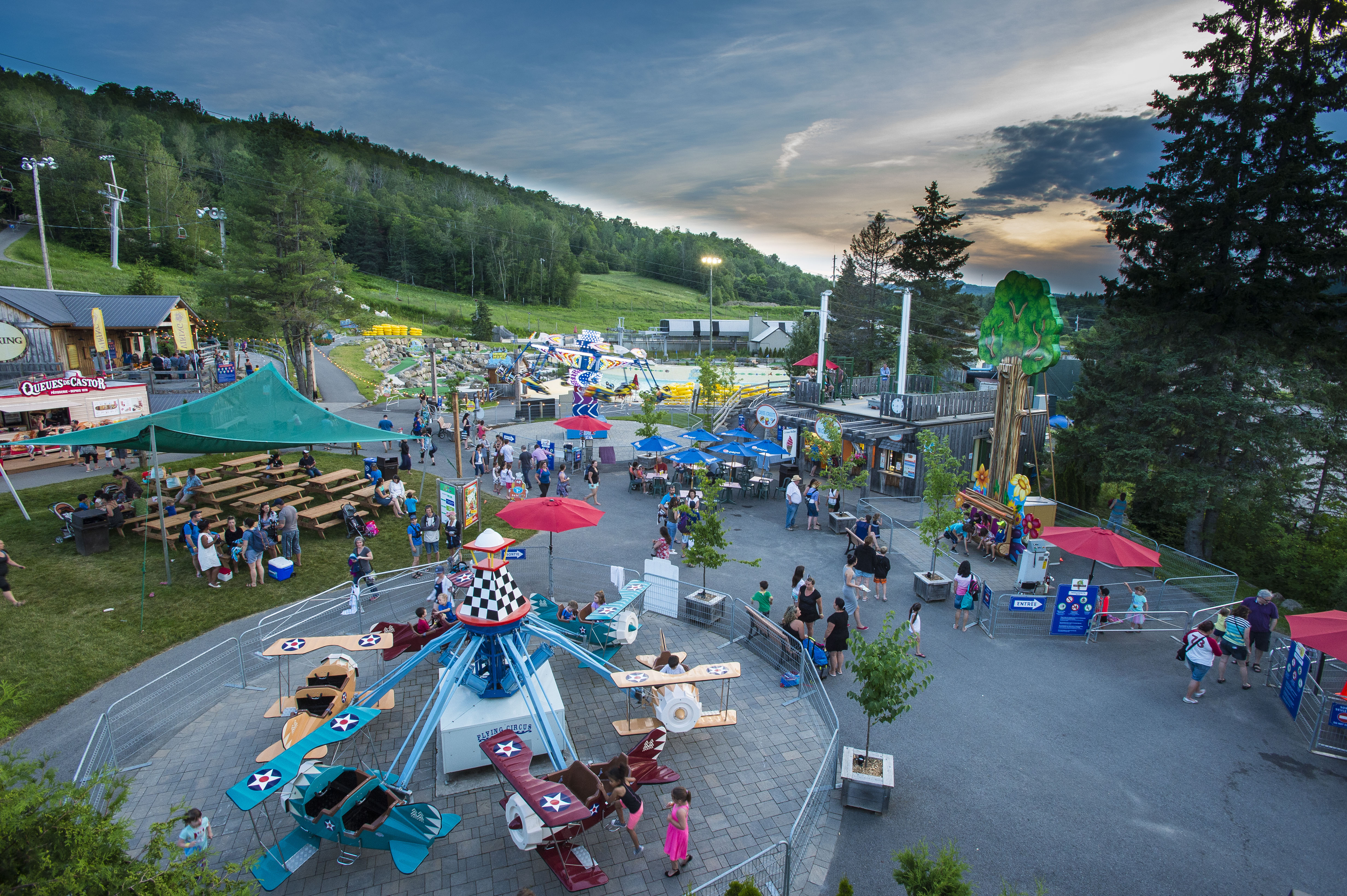 Sommets Parc Fun Maneges Sommet Saint Sauveur Laurentides Meilleur Emploi Carriere Ete Etudiants Best Summer Job Student