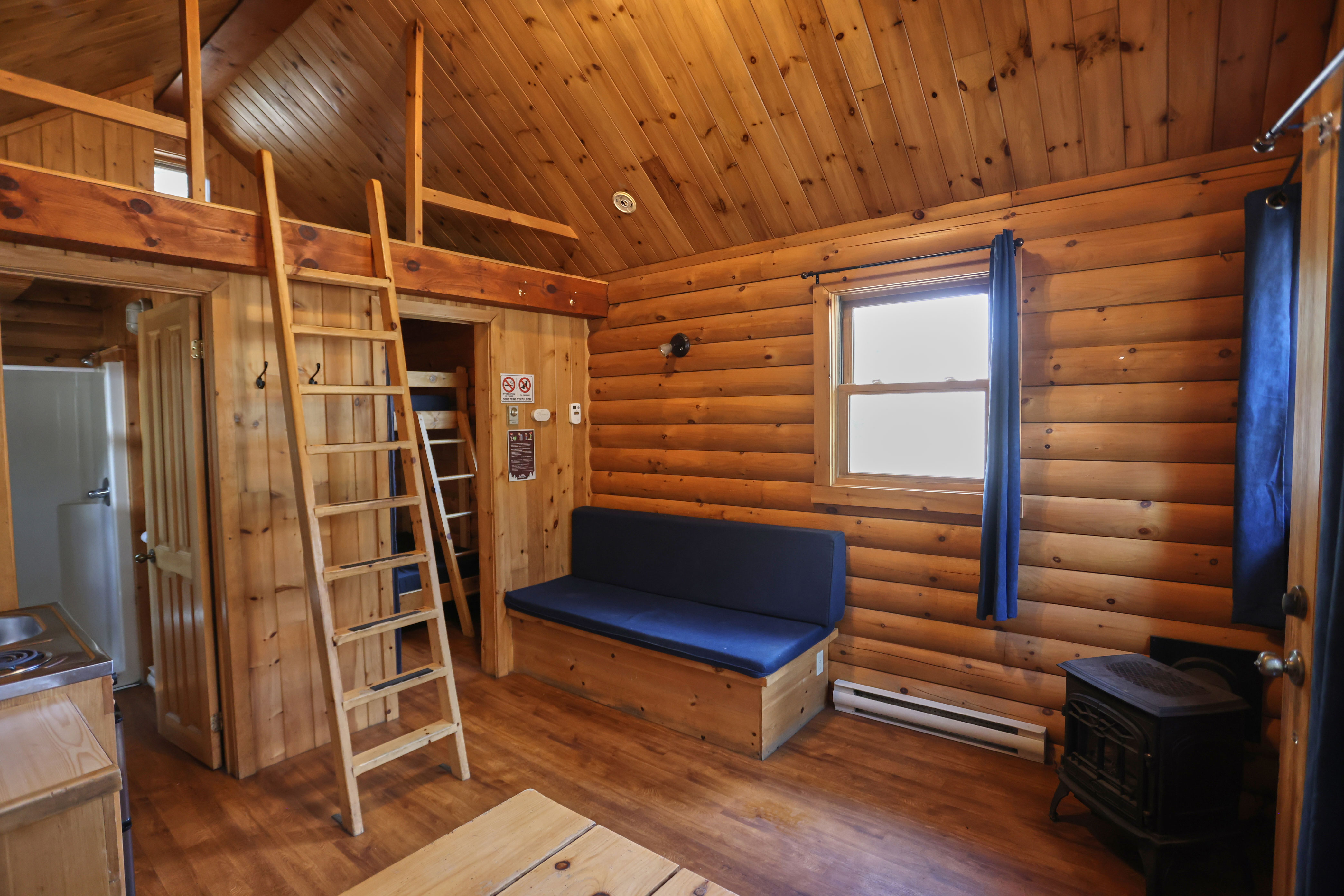 Sommet Morin Heights Camping Cabine Interieur 1